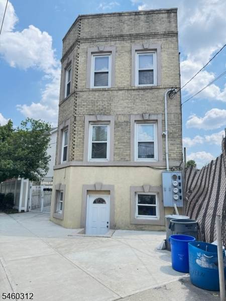 233 Malvern St - Photo 1