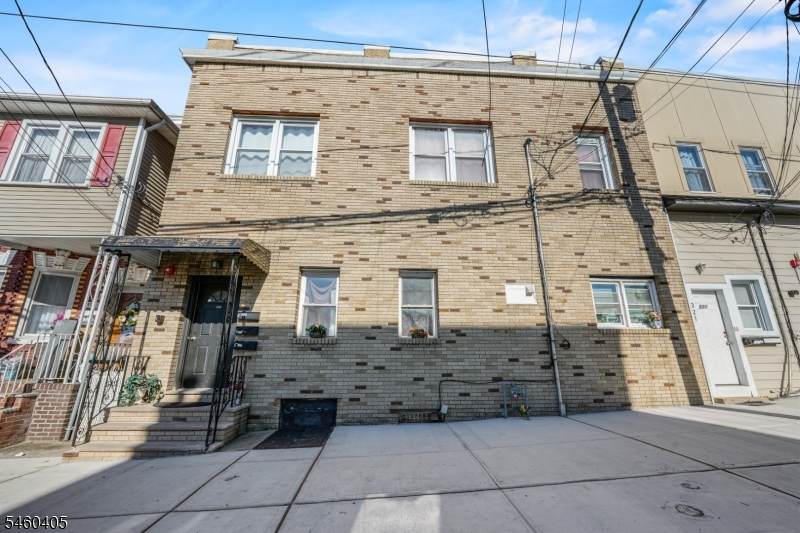 319 Harrison Ave - Photo 1
