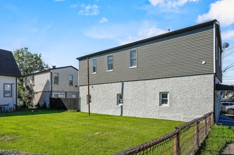 130 Garfield Ave - Photo 1