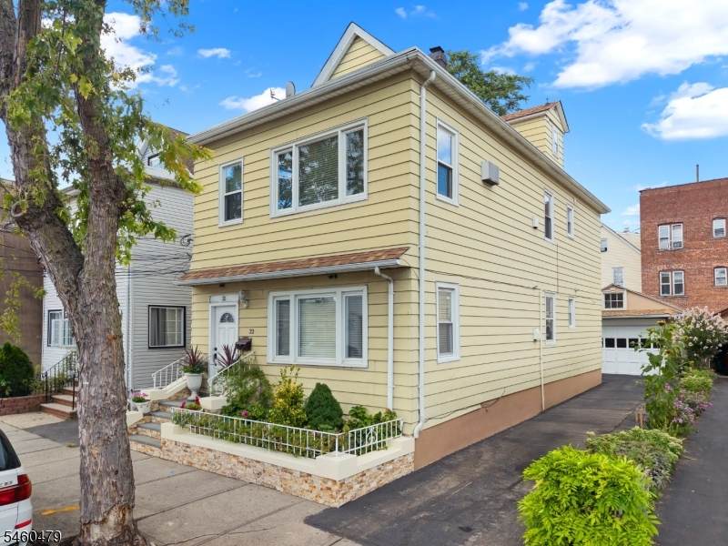 32 E Russell St - Photo 1
