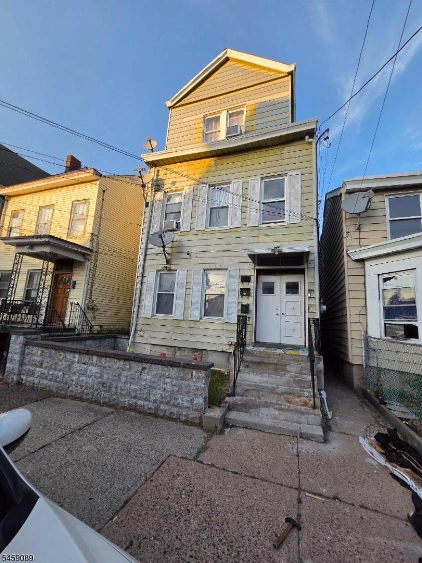 132 Paterson Ave - Photo 1