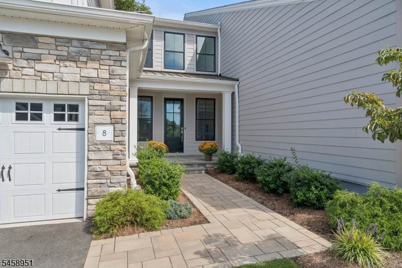 8 Hawfinch Dr - Photo 1