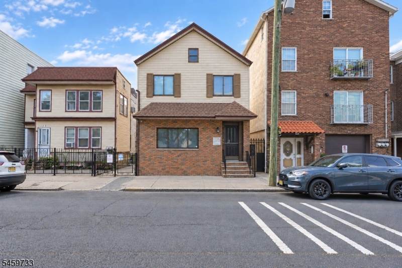 83 Pacific St - Photo 1