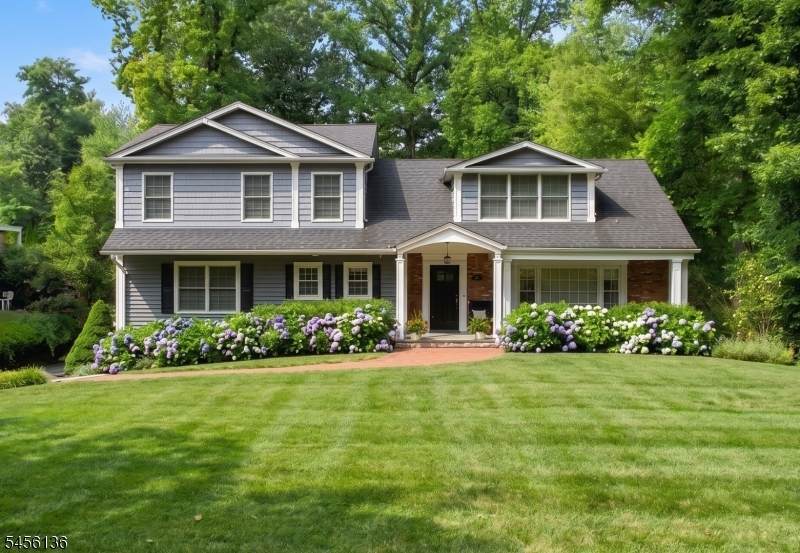 21 Crestwood Dr - Photo 1