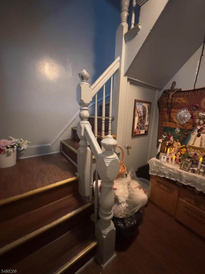 422 6Th Ave - Photo 1