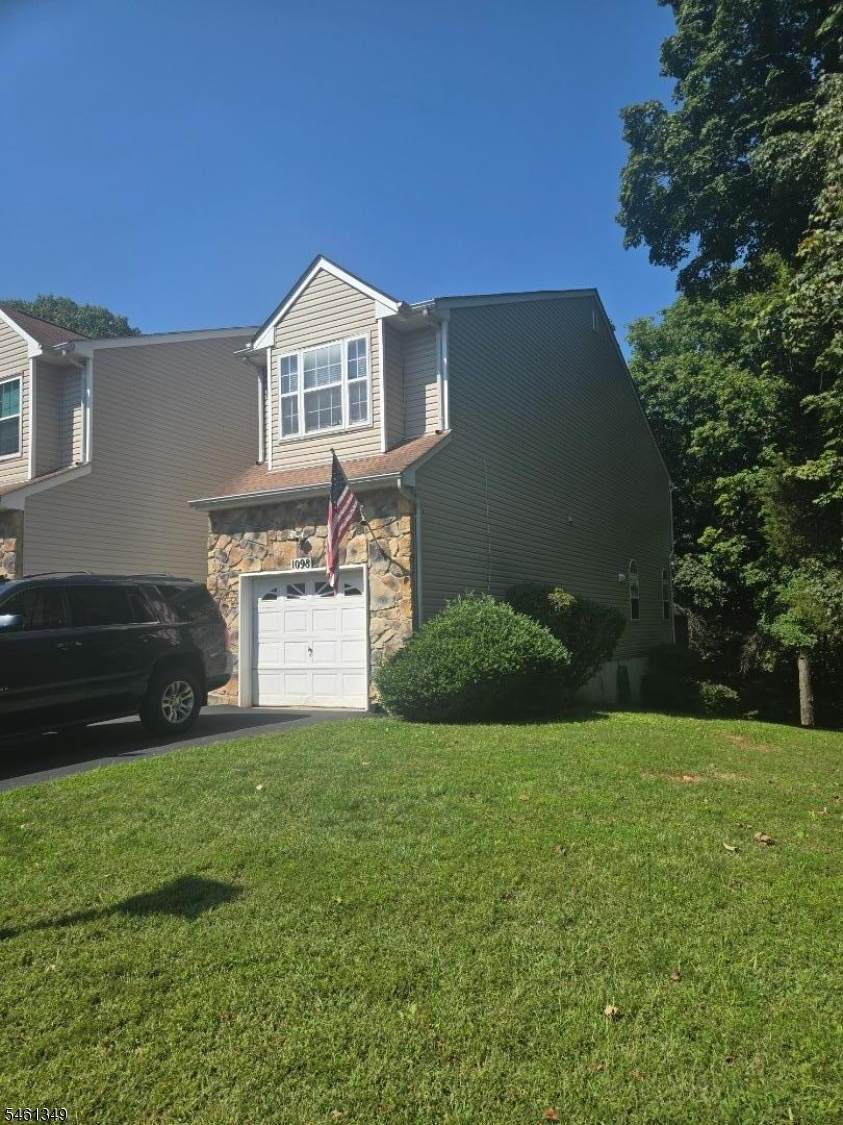 1098 Oakcroft Ln - Photo 1