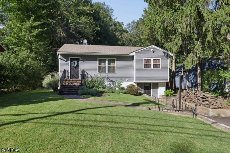 341 Skyline Dr - Photo 1