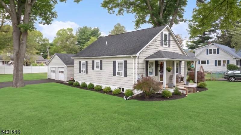 203 Pine St - Photo 1