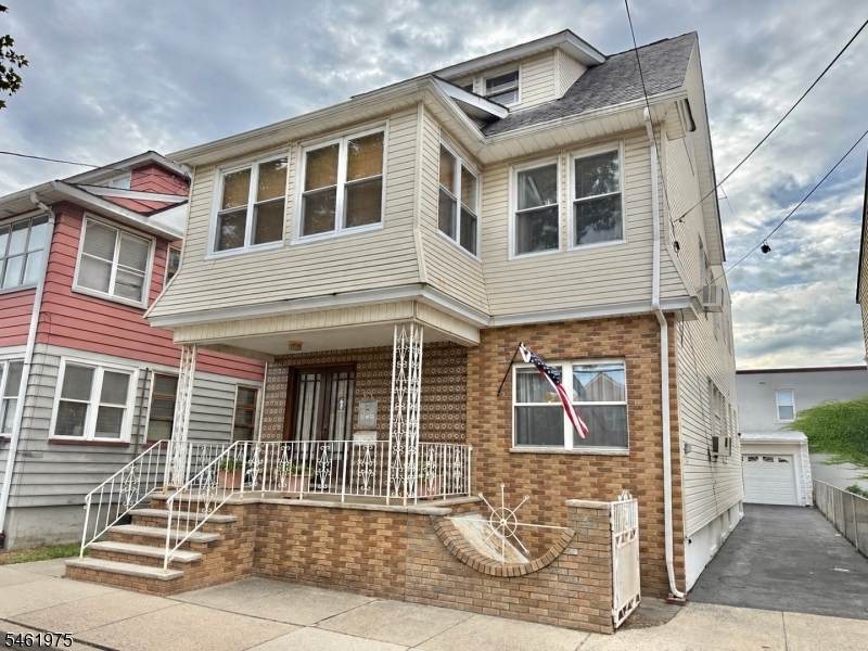53 Garrison St - Photo 1