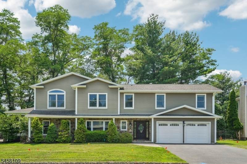 23 Chicopee Dr - Photo 1
