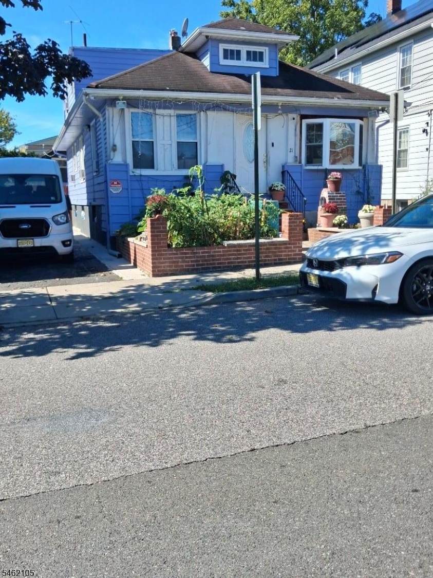 21 Ida St - Photo 1