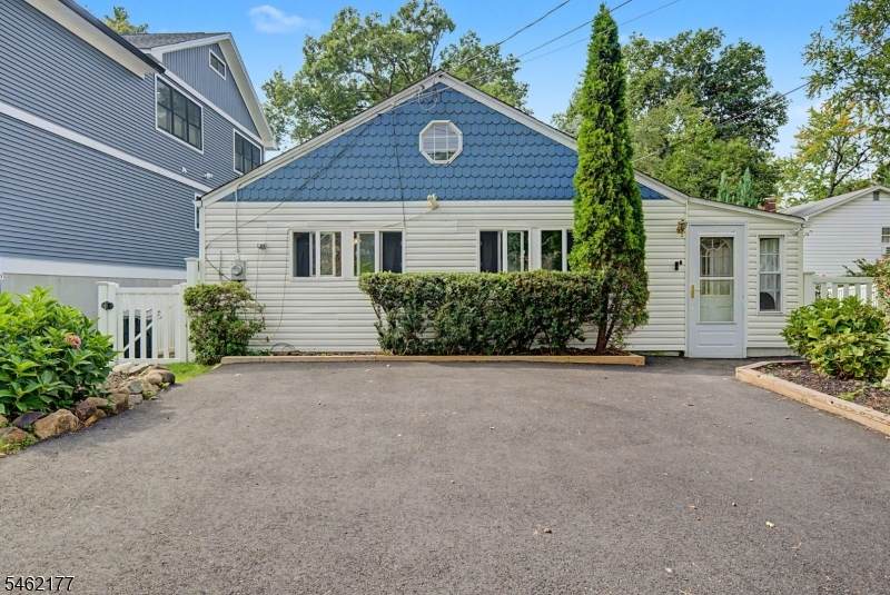 13 Spruce Place - Photo 1