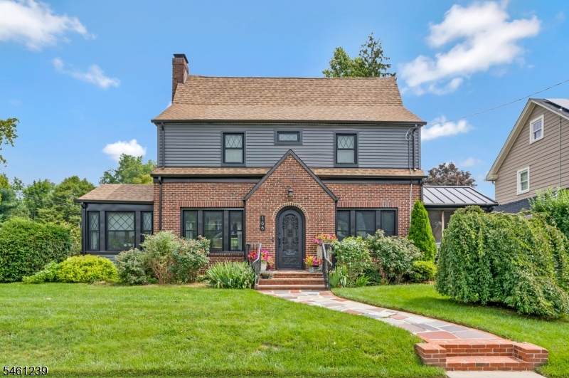 166 Sandford Ave - Photo 1