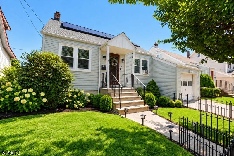 82 Perry St - Photo 1