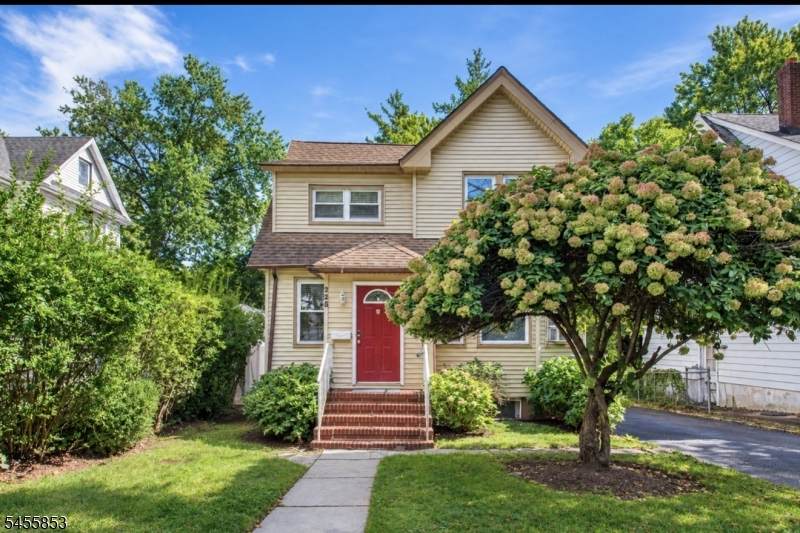 225 Elm Ave - Photo 1