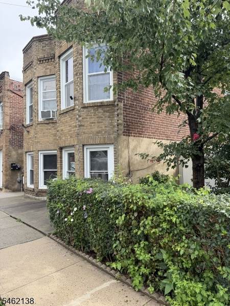 60 Naples Ave - Photo 1