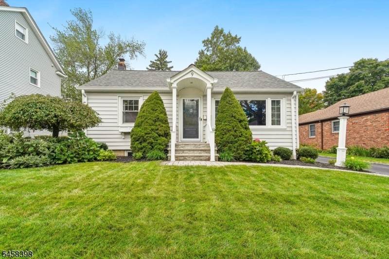 9 Greenfield Ave - Photo 1