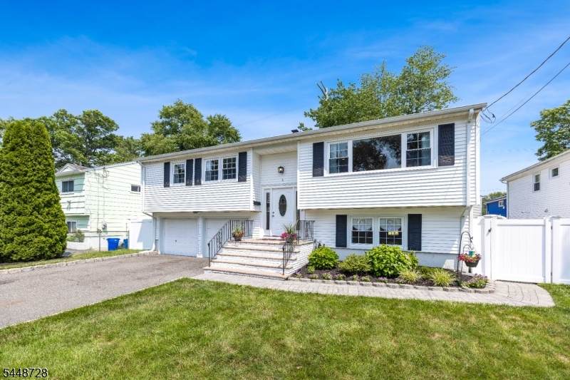 4 Huron Ave - Photo 1