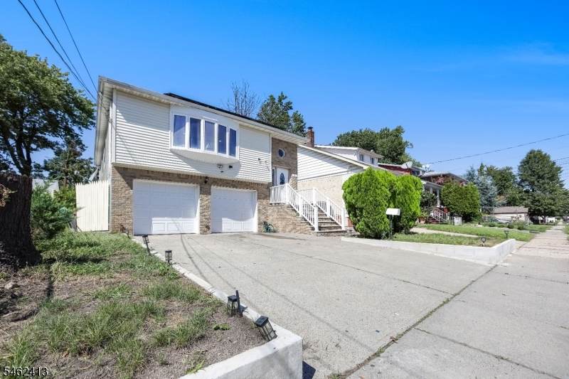 1511 Essex Ave - Photo 1