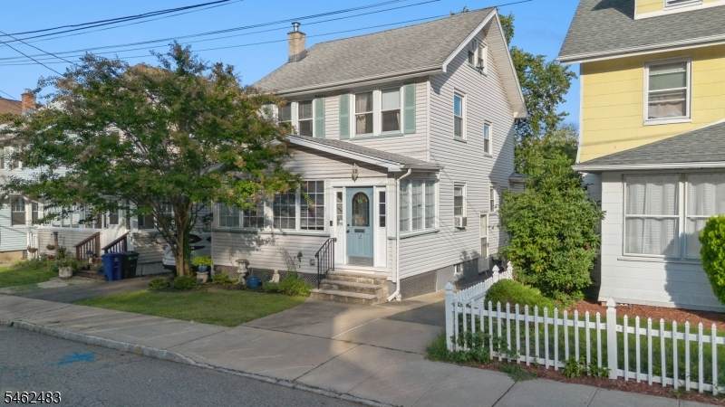 4 Park Dr West - Photo 1