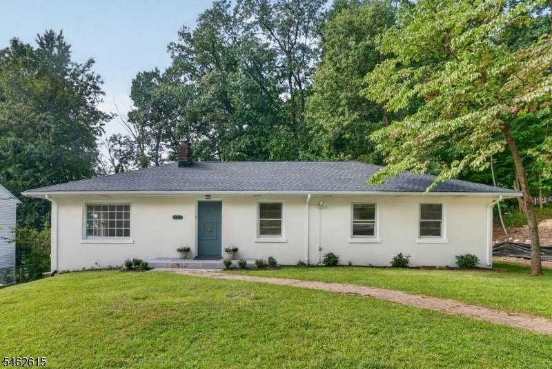 321 Jefferson Ave - Photo 1