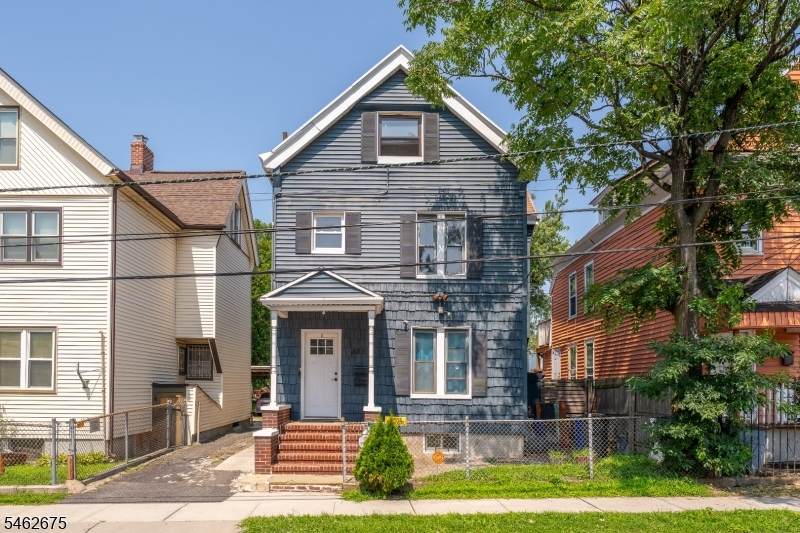 485 Cary St - Photo 1