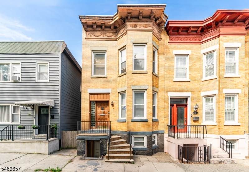 43 Webster Ave - Photo 1