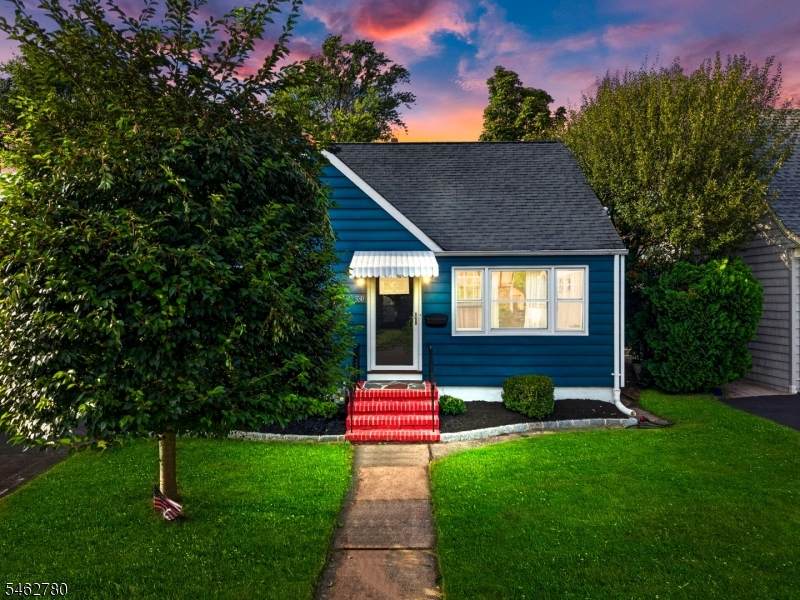 330 Hemlock Ave - Photo 1