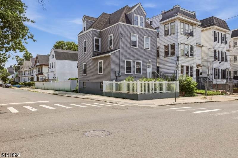 44 Fabyan Pl - Photo 1