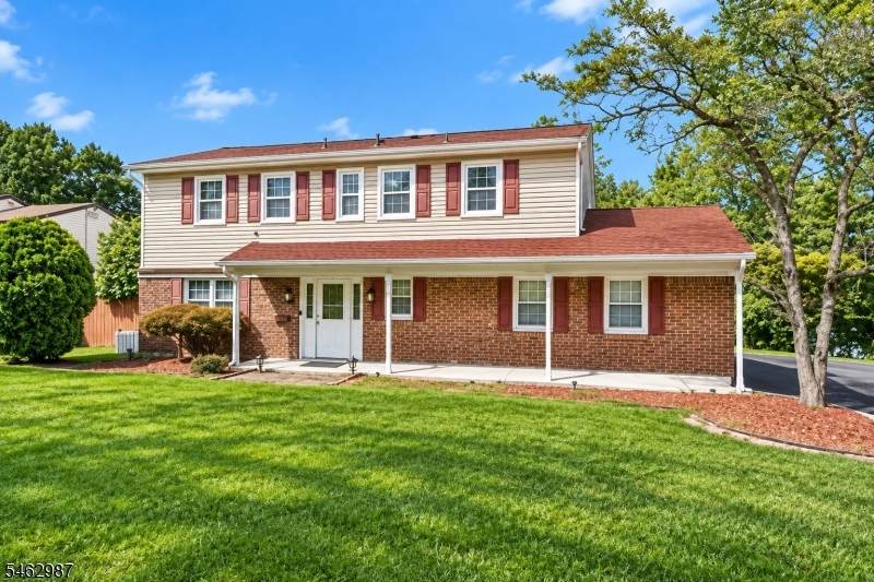 24 Fleetwood Dr - Photo 1