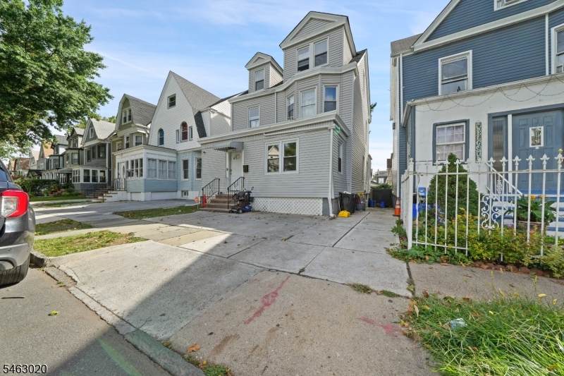 142 Greenwood Ave - Photo 1