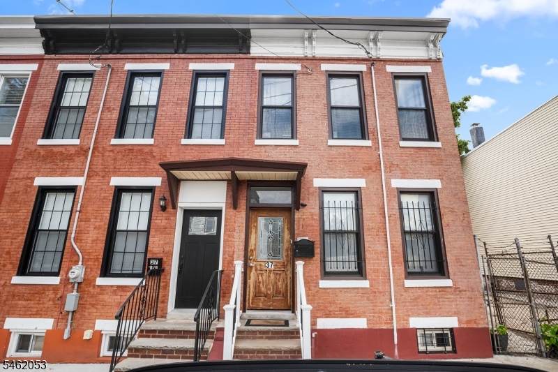 37 Emmet St - Photo 1