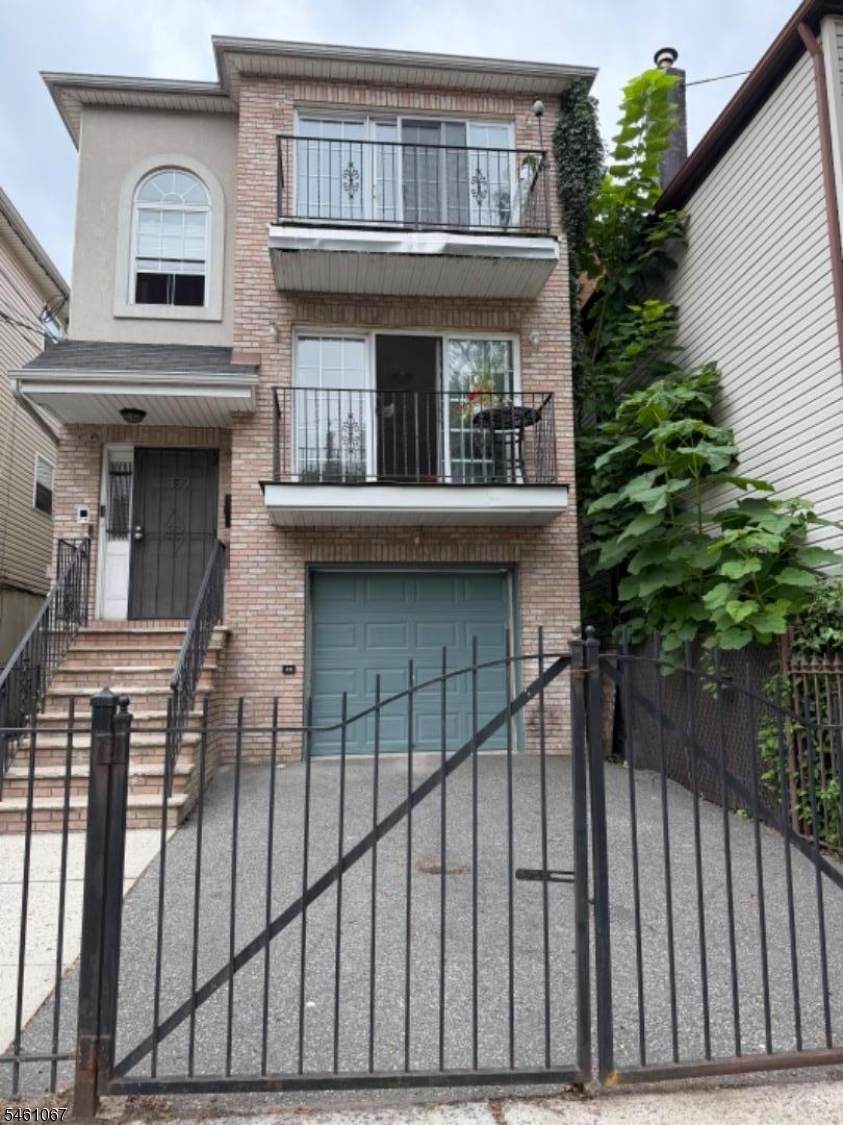 389 21St St - Photo 1