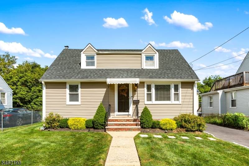 604 Spruce Ave - Photo 1