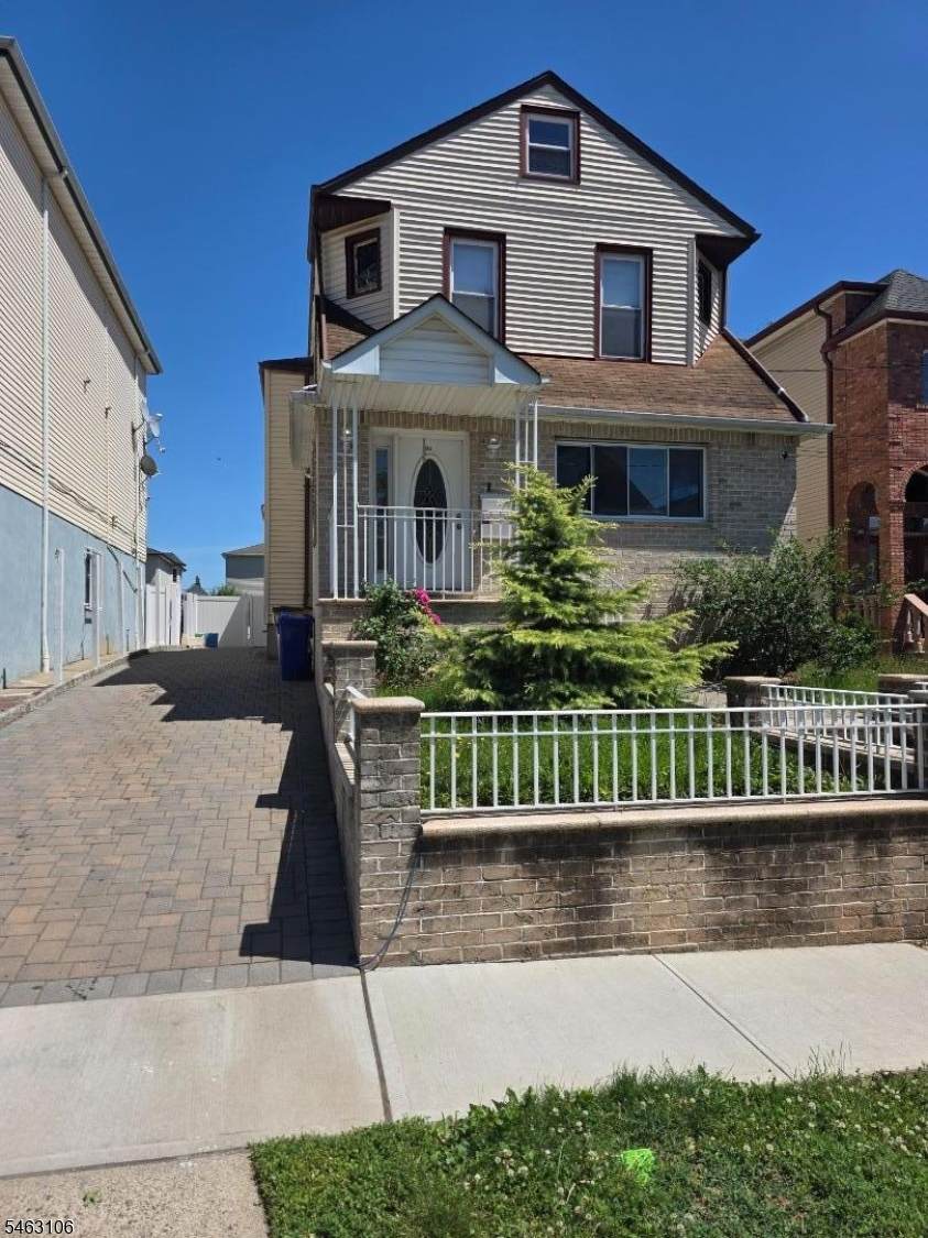 929 Adams Ave - Photo 1