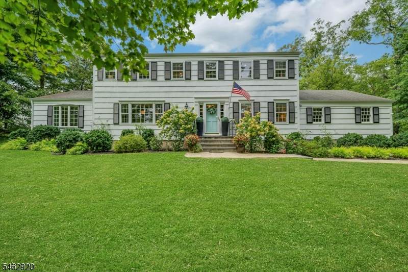122 N Maple Ave - Photo 1