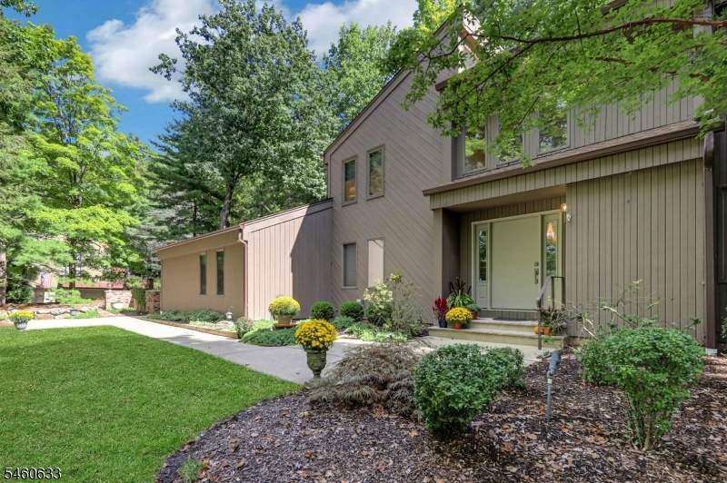 100 Cheshire Ln - Photo 1