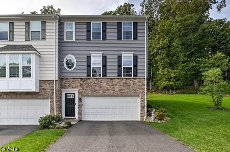 4 Woodland Way - Photo 1