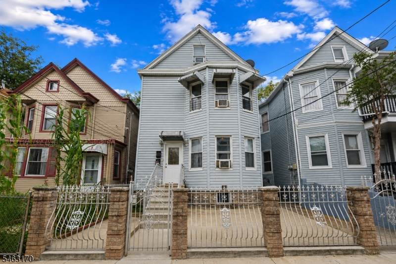 89 Burgess Pl - Photo 1