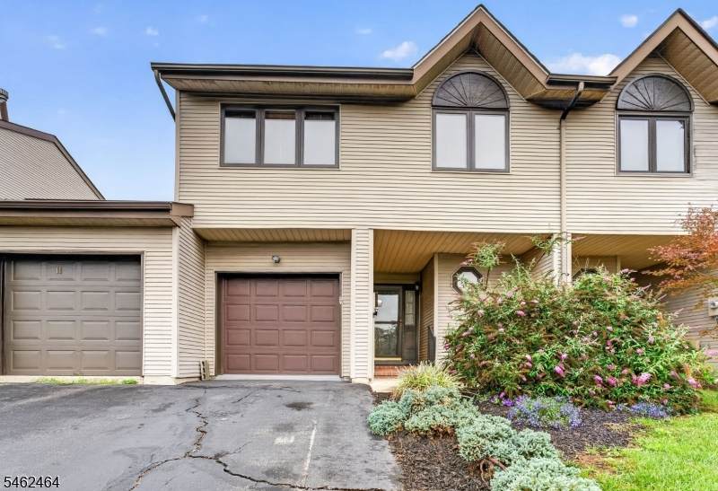 10 Hemlock Ct - Photo 1