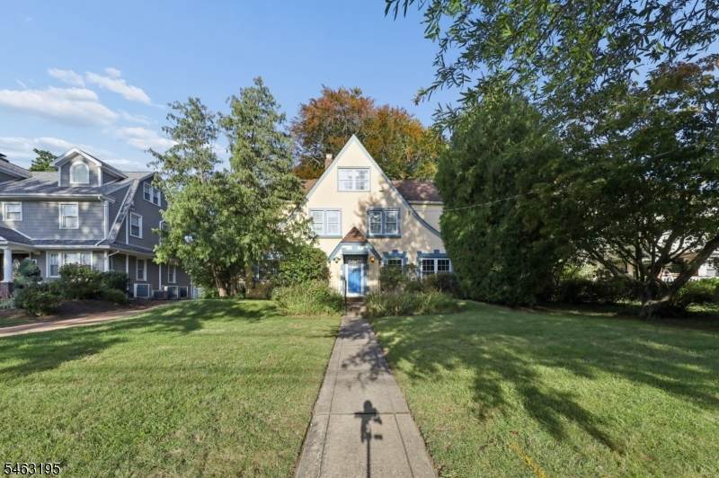 156 Cornell Ave - Photo 1