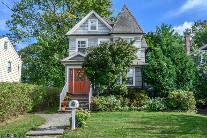 102 Grandview Ave - Photo 1