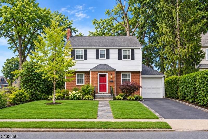 236 Ross Ave - Photo 1