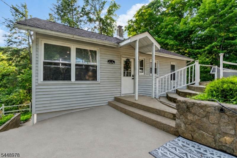 69 Roosevelt Ave - Photo 1