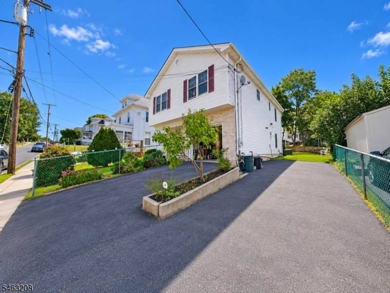 https://bt-photos.global.ssl.fastly.net/gsmls/orig_boomver_1_4055222-2.jpg
