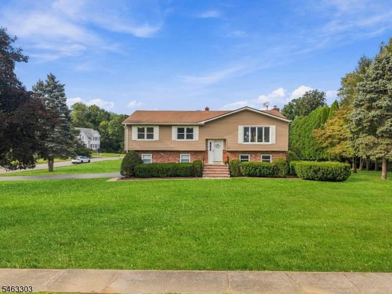 22 Marguerite Ln - Photo 1