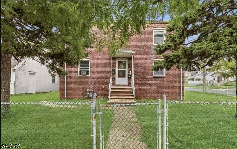 417 Adams St - Photo 1