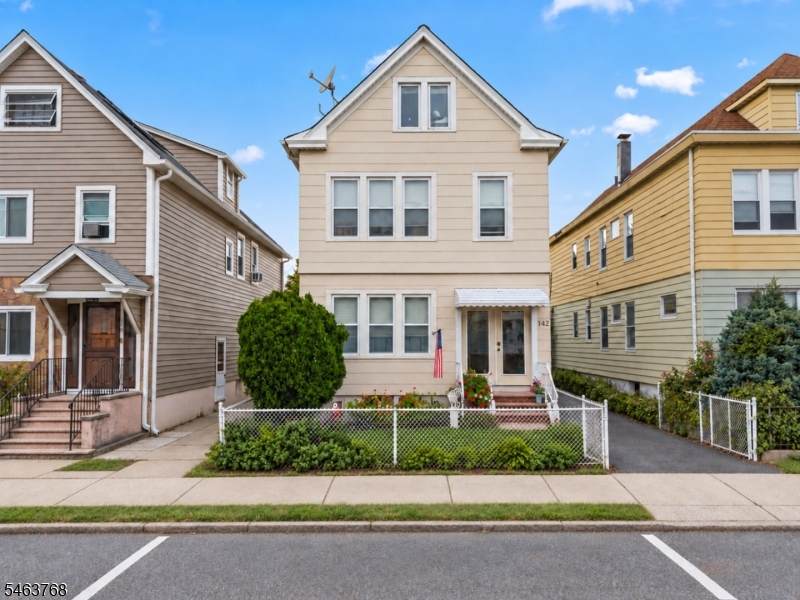 142 Knapp Ave - Photo 1