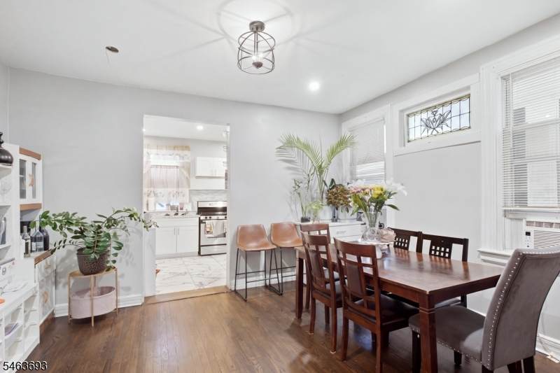 1134 Grove St - Photo 1