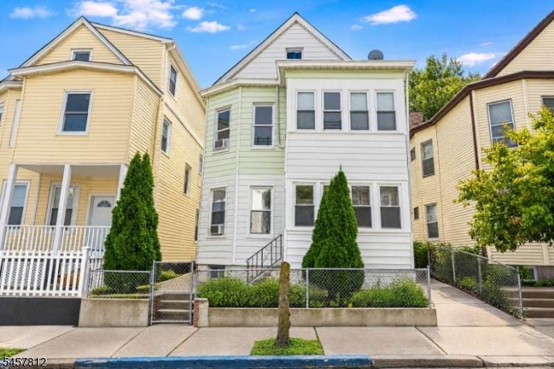 262 Harrison St - Photo 1
